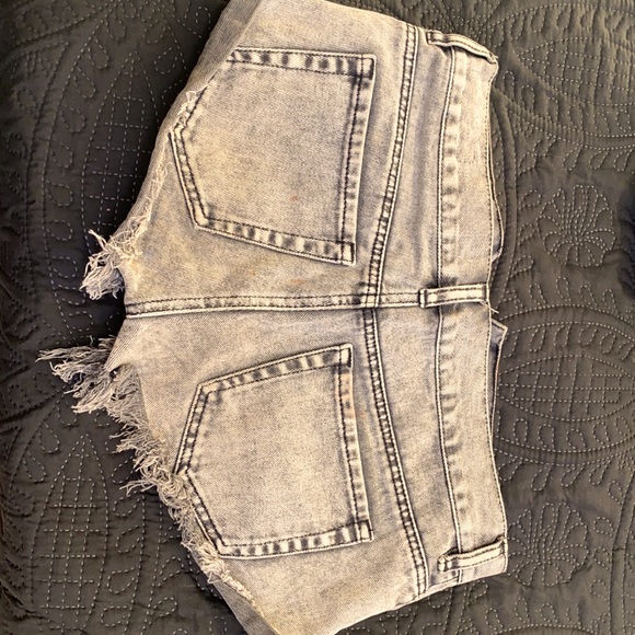 Bullhead Grey Jean Shorts - Picture 2 of 3